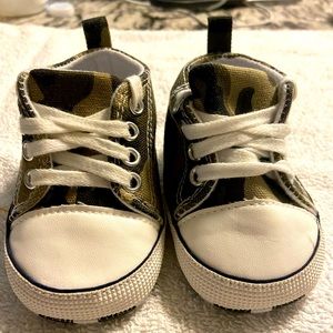 Army fatigue green baby shoes size 2